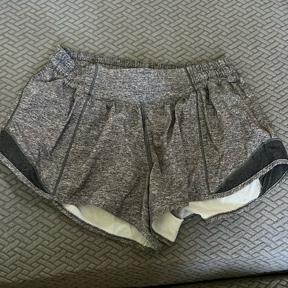Lululemon Hotty Hot Shorts 2.5